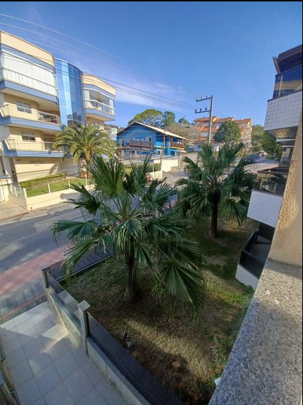 Apartamento com Piscina — Centro — Entrada