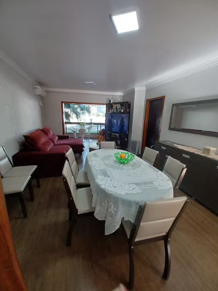 Apartamento com Piscina — Centro — Sala de estar